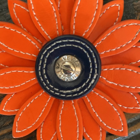 🌼Vera Bradley Leather Flower Hang Tag🌺 - Picture 4 of 4